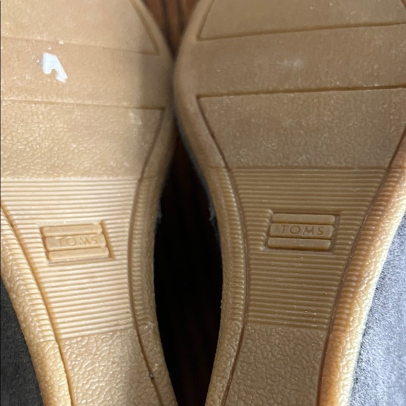 Like🎉TOMS Desert Wedge Dark Gray Suede Wedge Boots Size W7 - Picture 5 of 13